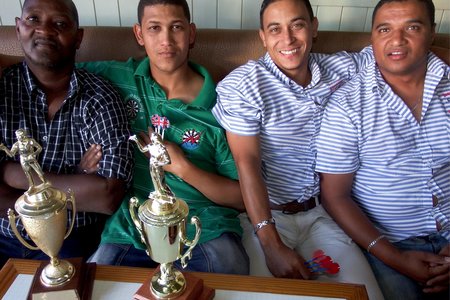 Die Gansbaai-veerpyltjiespan, met vlnr DC Lourens, Boetie Hart (kaptein) en Vaatjie